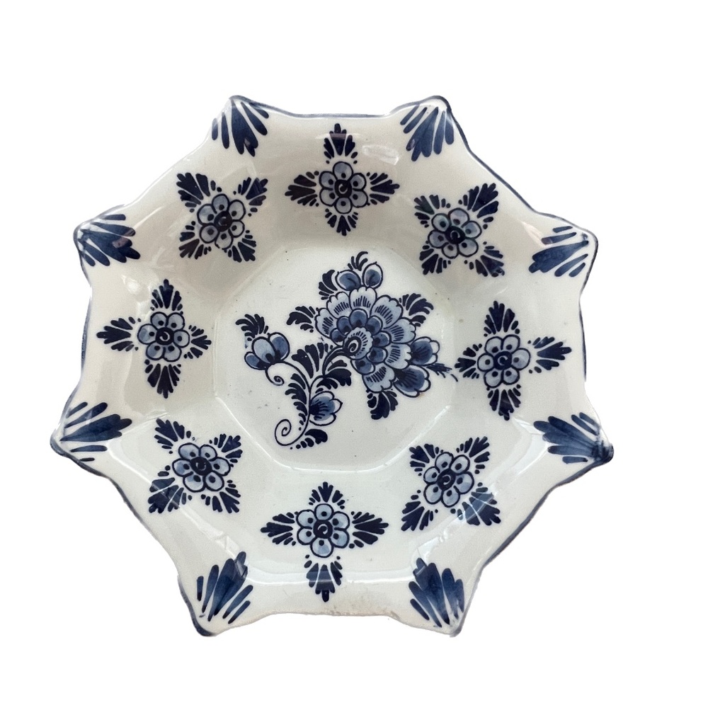 DELFT Blue Holland Candy Dish Hand Painted Blue and Cream Pointed Edges 7" Dia